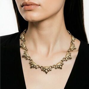 Vintage Coro Gold Tone Choker Lotus Pattern Necklace
